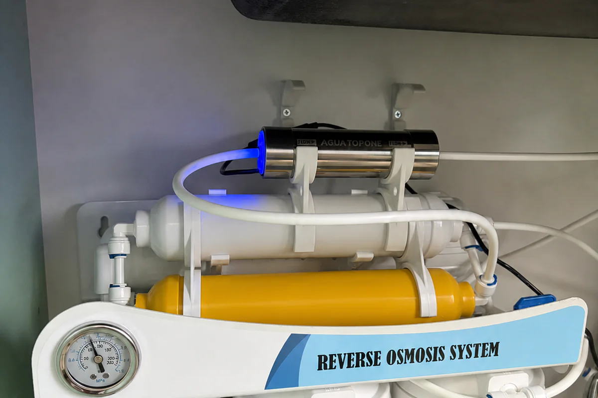 AGLED-40002 installed above an under-sink reverse-osmosis system in Bulgaria